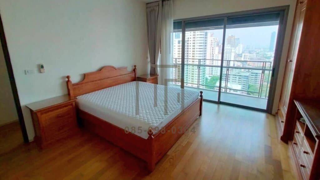 3 Bedrooms Condo, The Madison, near Phrom Pong