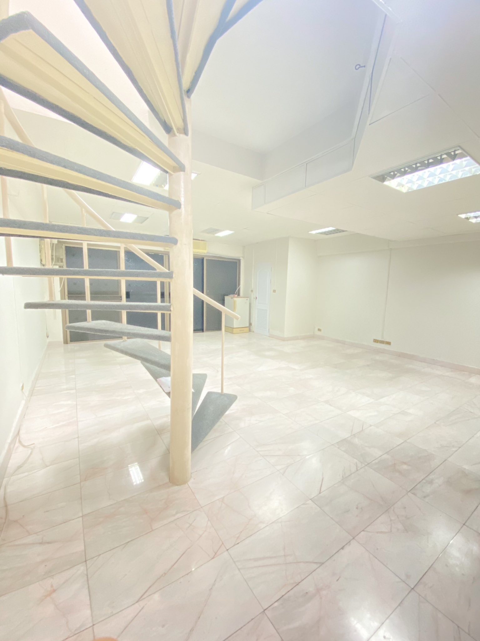 Thonglor Tower, photo 2