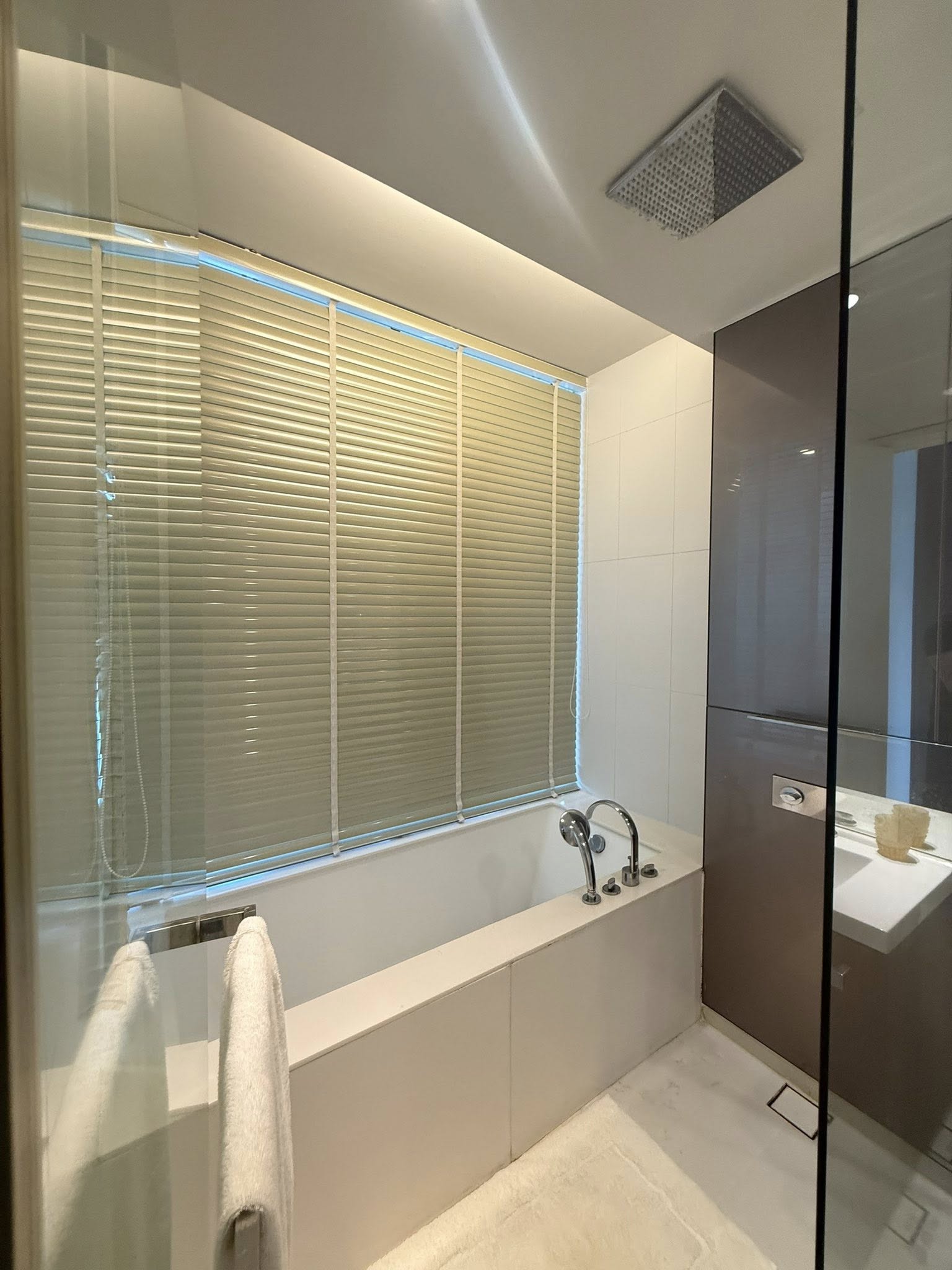 185 Rajadamri, photo 2