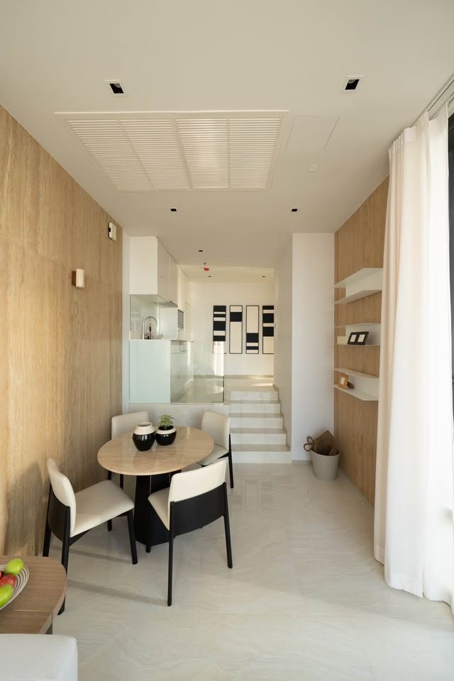 Ashton Silom, photo 2