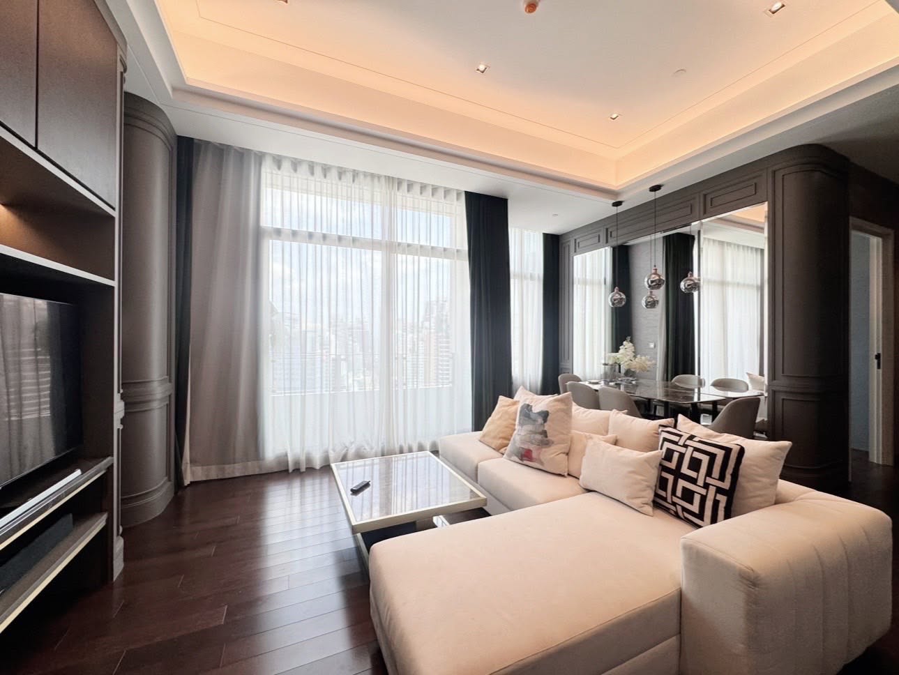 The Diplomat 39, photo 2